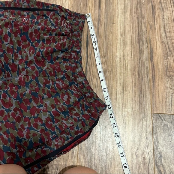 Lululemon Pace Breaker Short  Mini Urban Leopard Slate Multi/Black - Picture 8 of 8